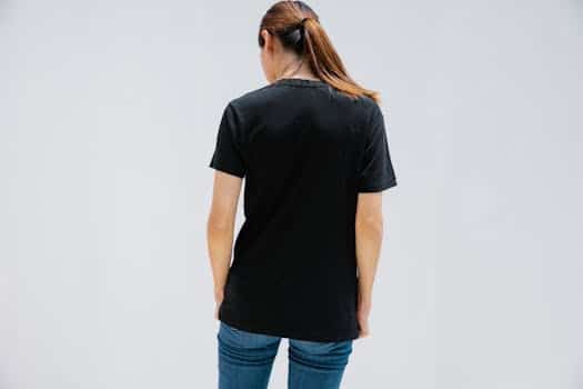 Accessorizing for Impact: Elevating Simple Outfits