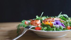 Cocktails and Mocktails: Pairing Drinks With Food in 2025